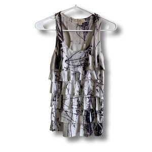 🔹4/$25 — Gray & white ruffled tank